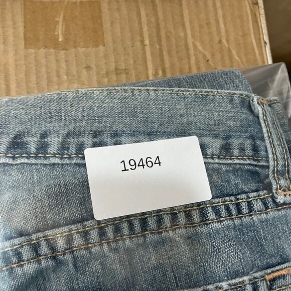 Old Navy Jeans Womens 6 Short Light Wash Distressed Boy-Cut Low Waist Denim - Picture 9 of 9